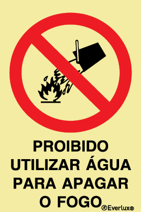 Proibido utilizar água para apagar fogo